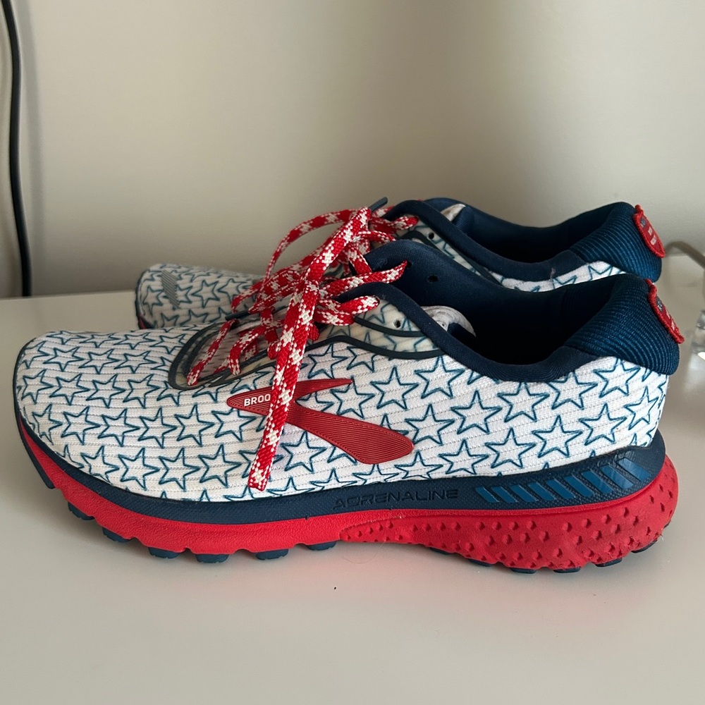 Brooks Women’s Adrenaline Stars Size 9. WORN ONCE.
